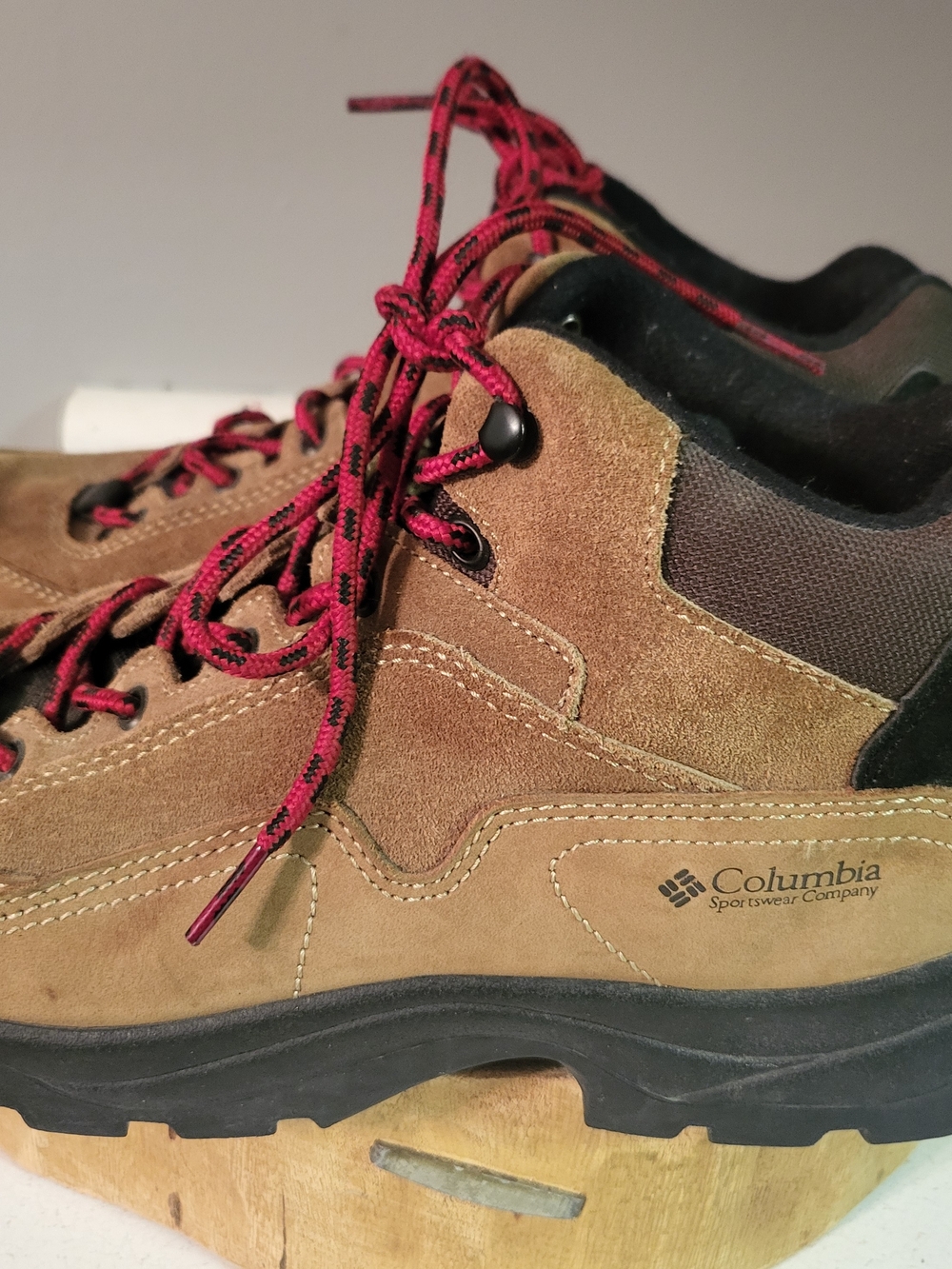 Columbia Brown Suede Hiking Boots with Red Laces